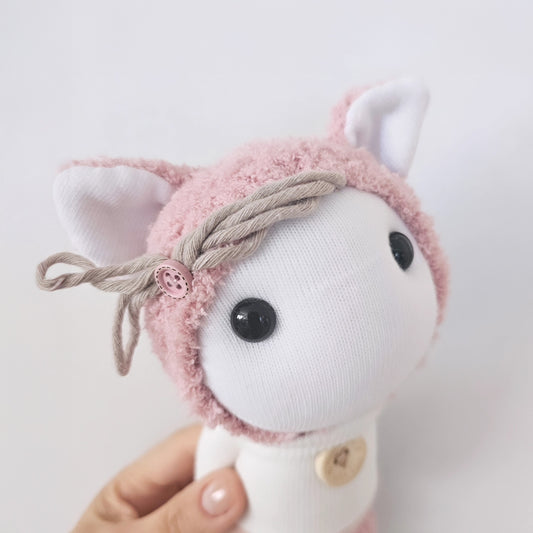 Milla Kitty – The Snuggly Daydreamer